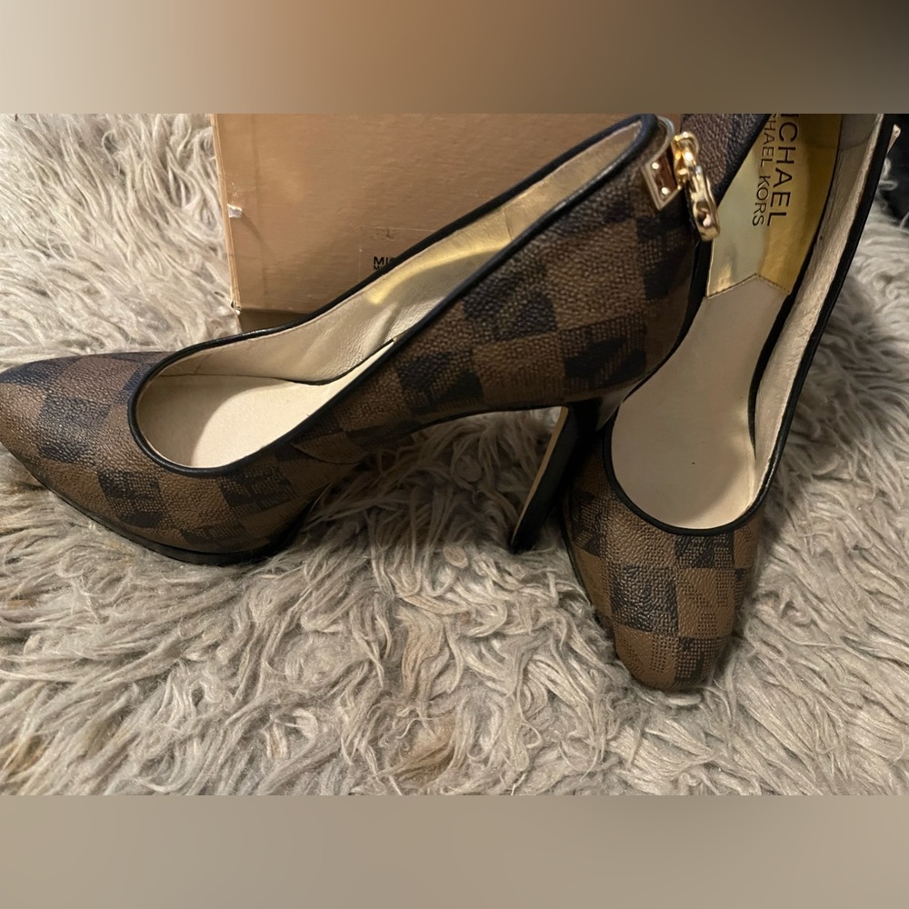 MK Hamilton Pumps